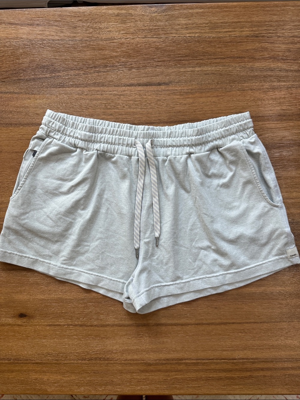 Vuori Women's Cream Elastic-Waist Athletic Shorts